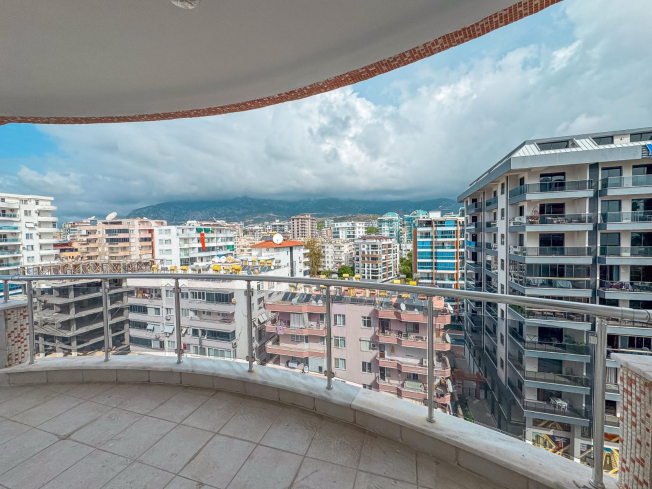Spacious 2+1 Apartment with Panoramic Sea View in Mahmutlar — 140 m²
