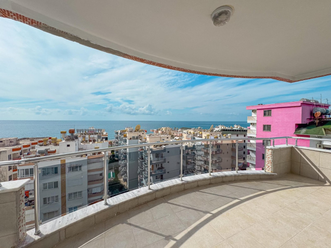 Spacious 2+1 Apartment with Panoramic Sea View in Mahmutlar — 140 m²