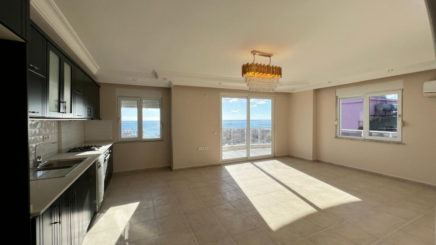 Spacious 2+1 Apartment with Panoramic Sea View in Mahmutlar — 140 m²