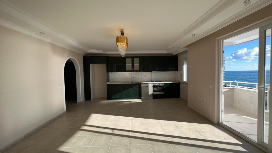 Spacious 2+1 Apartment with Panoramic Sea View in Mahmutlar — 140 m²