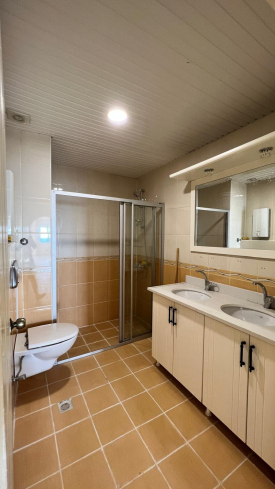 Spacious 2+1 Apartment with Panoramic Sea View in Mahmutlar — 140 m²