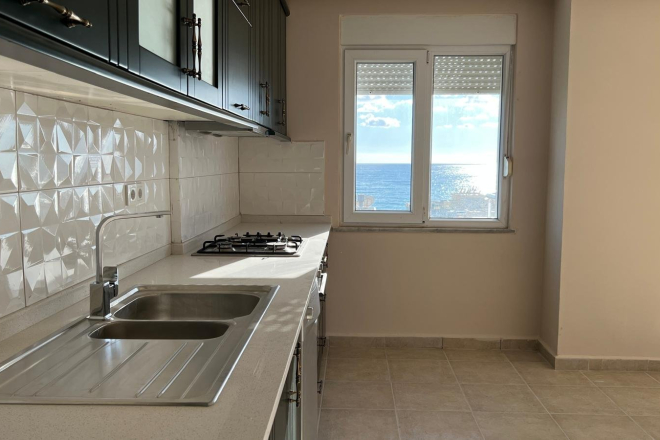 Spacious 2+1 Apartment with Panoramic Sea View in Mahmutlar — 140 m²