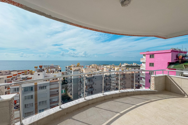 Spacious 2+1 Apartment with Panoramic Sea View in Mahmutlar — 140 m²