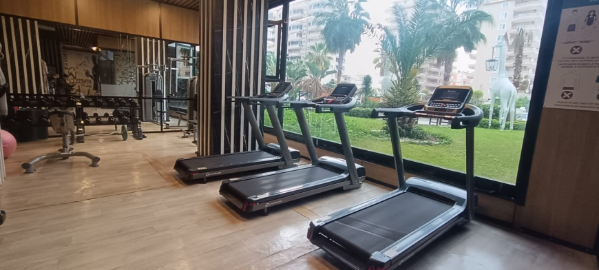 Fully Furnished 1+1 Apartment Near the Sea with Hotel-Style Facilities in Mahmutlar