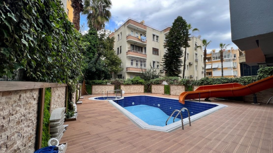 Spacious 2+1 Furnished Apartment with Pool in the Center of Alanya