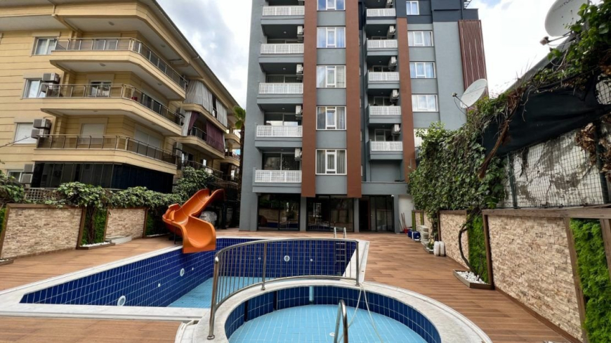 Spacious 2+1 Furnished Apartment with Pool in the Center of Alanya