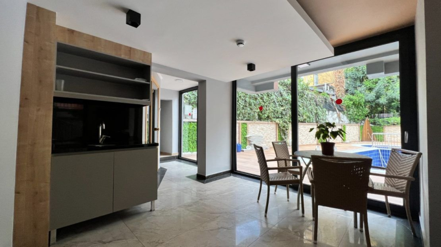 Spacious 2+1 Furnished Apartment with Pool in the Center of Alanya