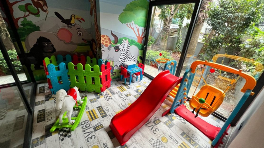 Spacious 2+1 Furnished Apartment with Pool in the Center of Alanya