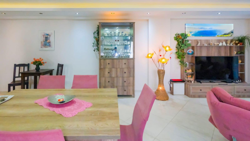 Spacious 2+1 Apartment in Oba — 150 m² Near the Sea, Ideal for Residence Permit