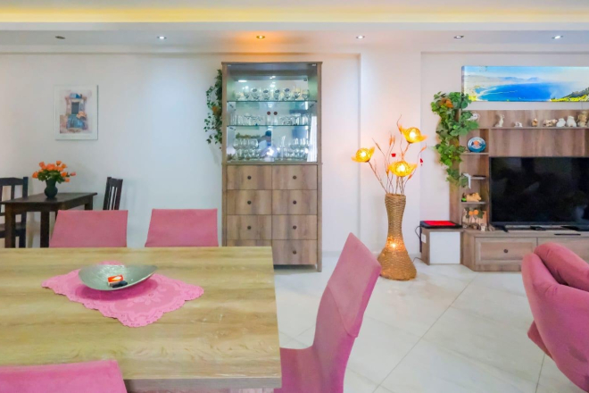 Spacious 2+1 Apartment in Oba — 150 m² Near the Sea, Ideal for Residence Permit