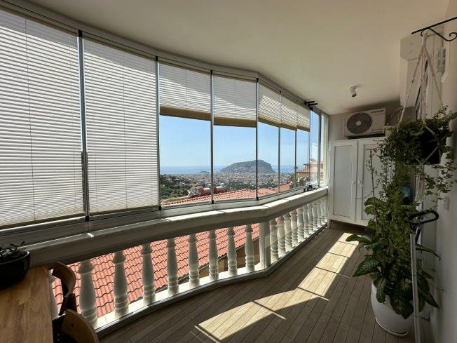 Spacious 3+1 villa with panoramic sea and castle views in Tepe