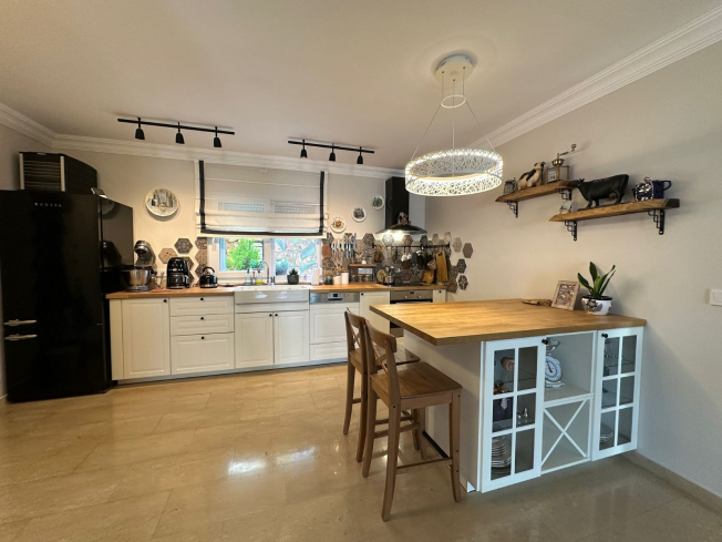 Spacious 3+1 villa with panoramic sea and castle views in Tepe