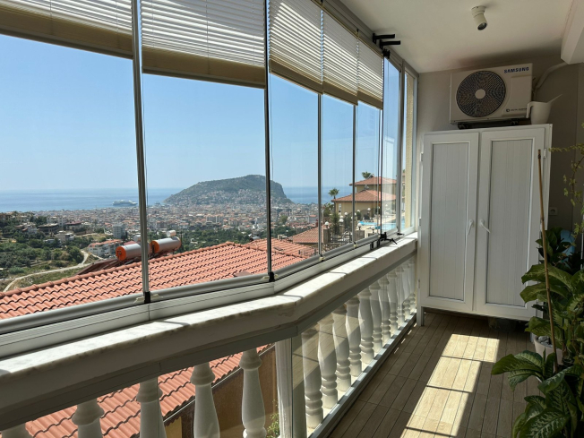 Spacious 3+1 villa with panoramic sea and castle views in Tepe
