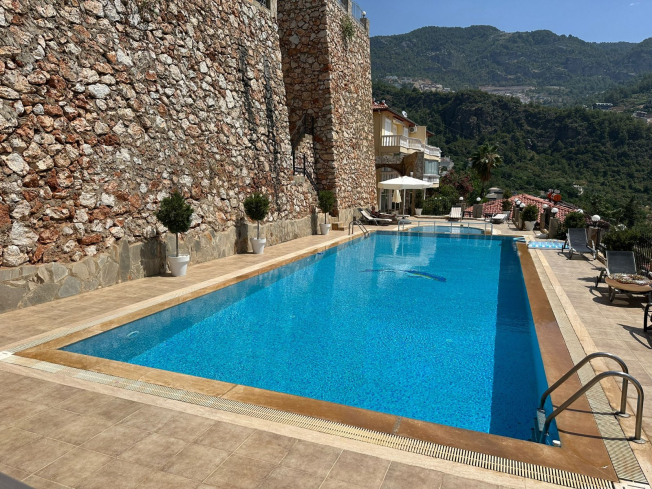 Spacious 3+1 villa with panoramic sea and castle views in Tepe