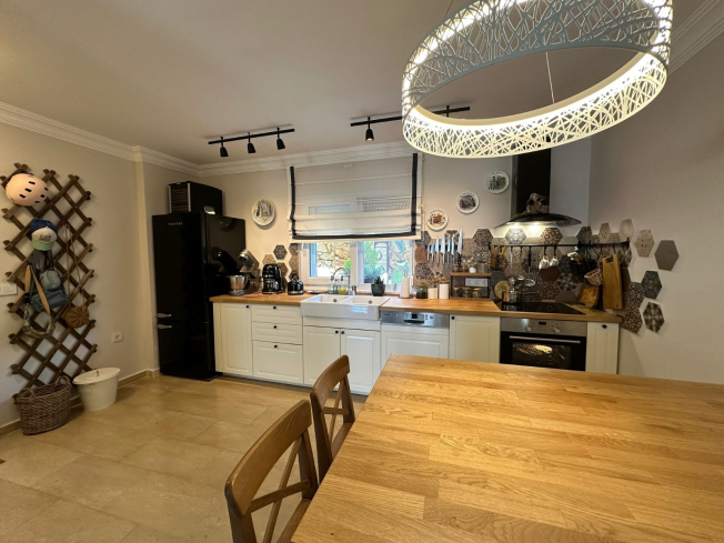 Spacious 3+1 villa with panoramic sea and castle views in Tepe