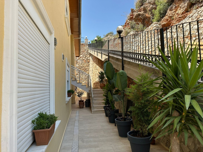 Spacious 3+1 villa with panoramic sea and castle views in Tepe