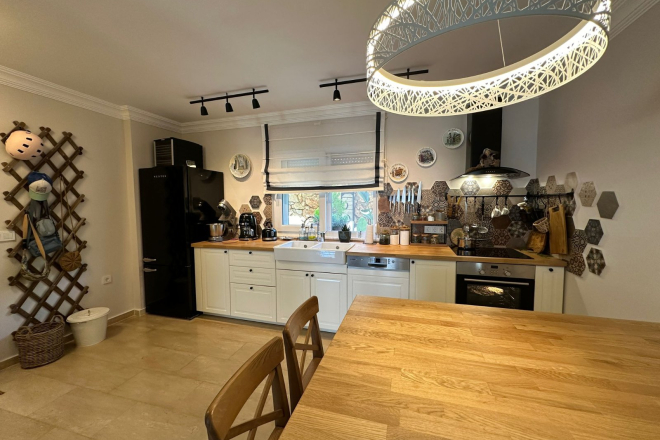 Spacious 3+1 villa with panoramic sea and castle views in Tepe