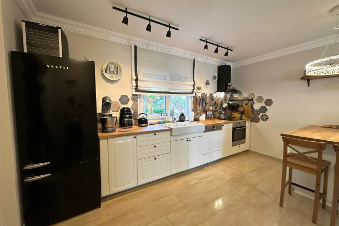 Spacious 3+1 villa with panoramic sea and castle views in Tepe