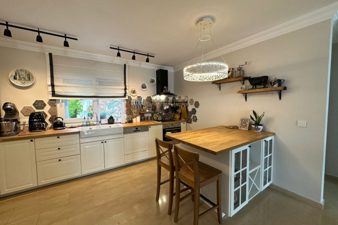 Spacious 3+1 villa with panoramic sea and castle views in Tepe