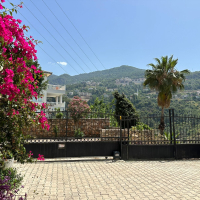 Spacious 3+1 villa with panoramic sea and castle views in Tepe