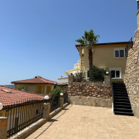 Spacious 3+1 villa with panoramic sea and castle views in Tepe