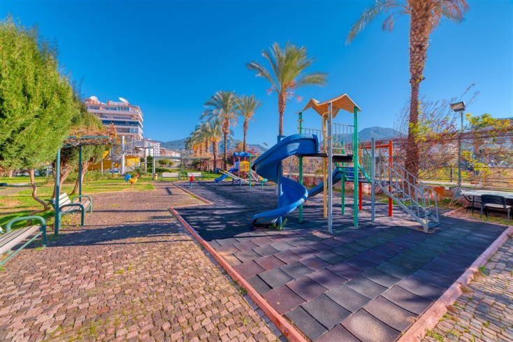 2+1 Apartment in Tosmur — 300 m to the Sea