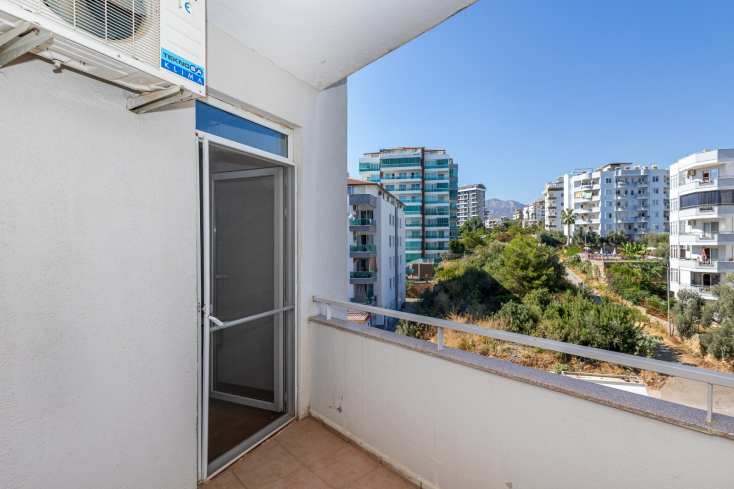 2+1 Apartment in Tosmur — 300 m to the Sea