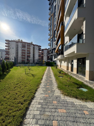 Modern 1+1 Apartment in Mahmutlar with Resort-Style Facilities, 500 m from the Sea