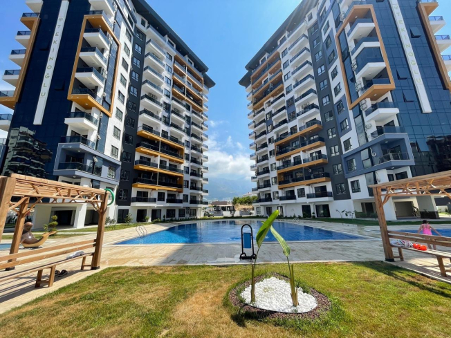 Modern 1+1 Apartment in Mahmutlar with Resort-Style Facilities, 500 m from the Sea