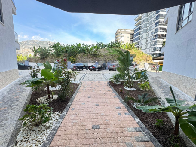 Modern 1+1 Apartment in Mahmutlar with Resort-Style Facilities, 500 m from the Sea
