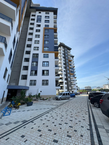 Modern 1+1 Apartment in Mahmutlar with Resort-Style Facilities, 500 m from the Sea