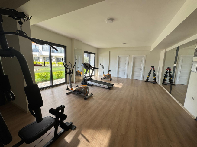 Modern 1+1 Apartment in Mahmutlar with Resort-Style Facilities, 500 m from the Sea