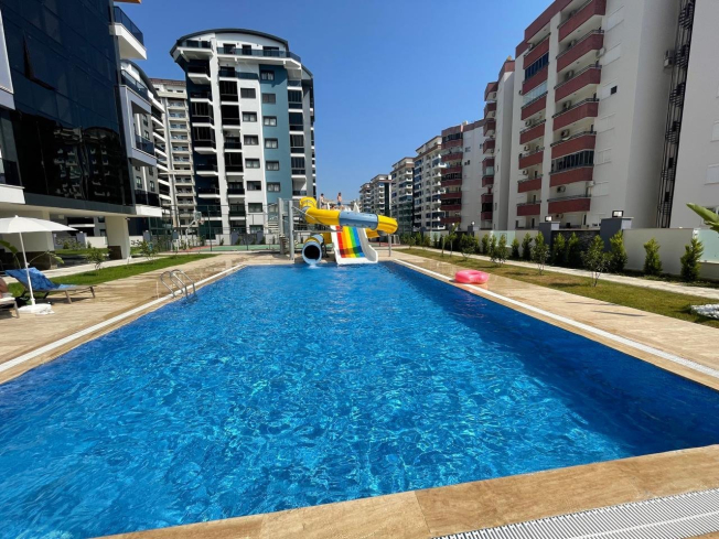 Modern 1+1 Apartment in Mahmutlar with Resort-Style Facilities, 500 m from the Sea