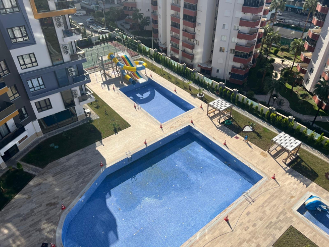 Modern 1+1 Apartment in Mahmutlar with Resort-Style Facilities, 500 m from the Sea