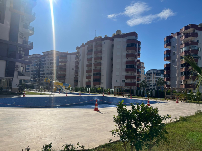 Modern 1+1 Apartment in Mahmutlar with Resort-Style Facilities, 500 m from the Sea