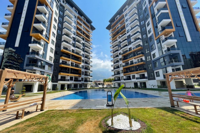 Modern 1+1 Apartment in Mahmutlar with Resort-Style Facilities, 500 m from the Sea