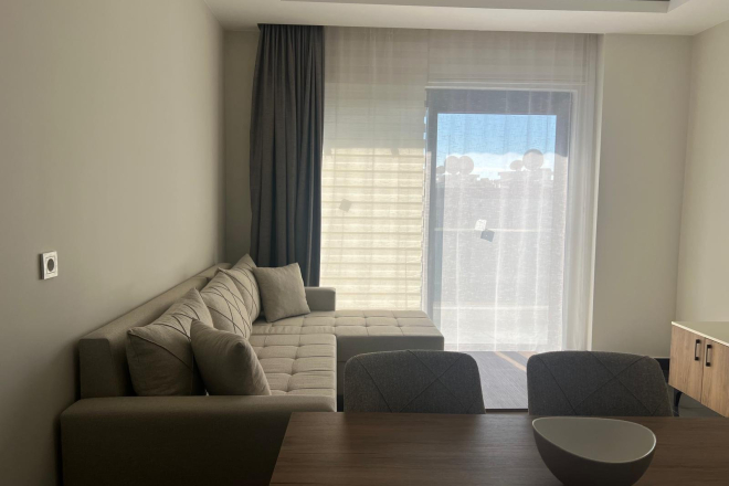 Modern 1+1 Apartment in Mahmutlar with Resort-Style Facilities, 500 m from the Sea