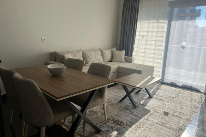 Modern 1+1 Apartment in Mahmutlar with Resort-Style Facilities, 500 m from the Sea