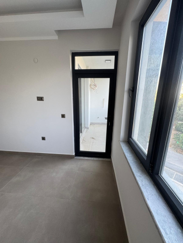 New 1+1 Apartment in Mahmutlar with Full On-Site Facilities, 600 m from the Sea