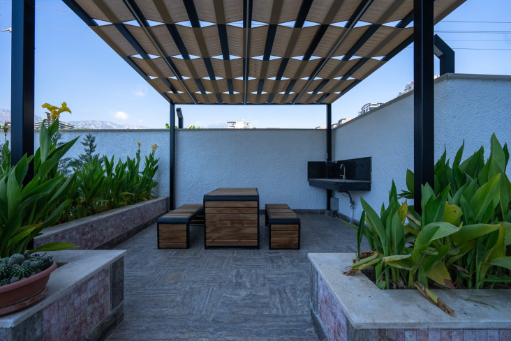 New 1+1 Apartment in Mahmutlar with Full On-Site Facilities, 600 m from the Sea