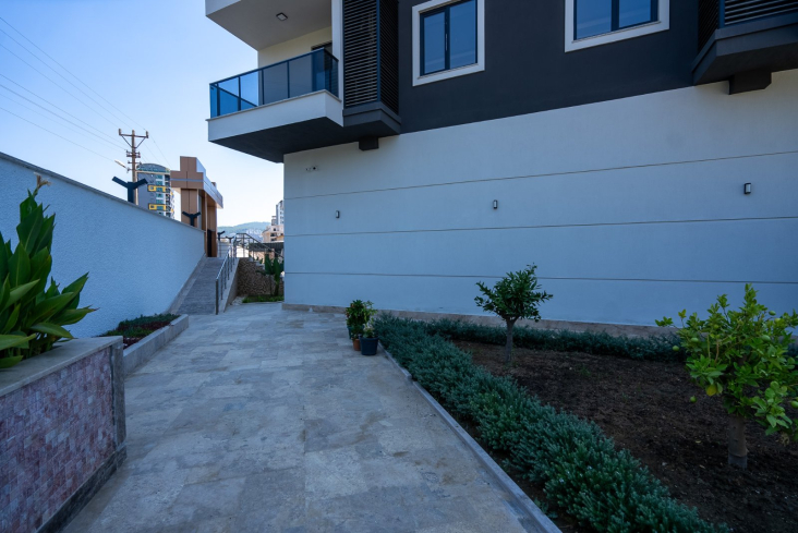 New 1+1 Apartment in Mahmutlar with Full On-Site Facilities, 600 m from the Sea