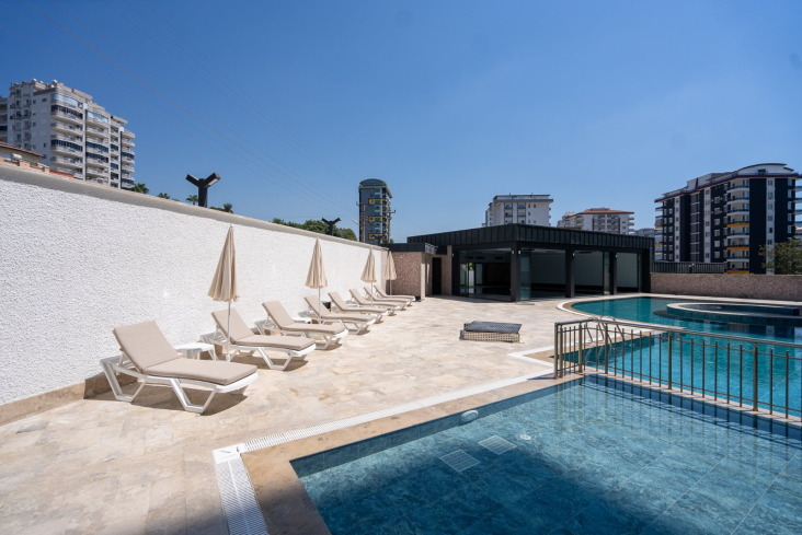 New 1+1 Apartment in Mahmutlar with Full On-Site Facilities, 600 m from the Sea