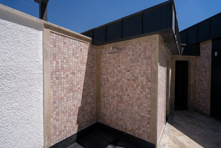 New 1+1 Apartment in Mahmutlar with Full On-Site Facilities, 600 m from the Sea