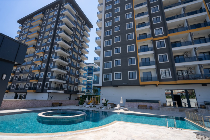 New 1+1 Apartment in Mahmutlar with Full On-Site Facilities, 600 m from the Sea