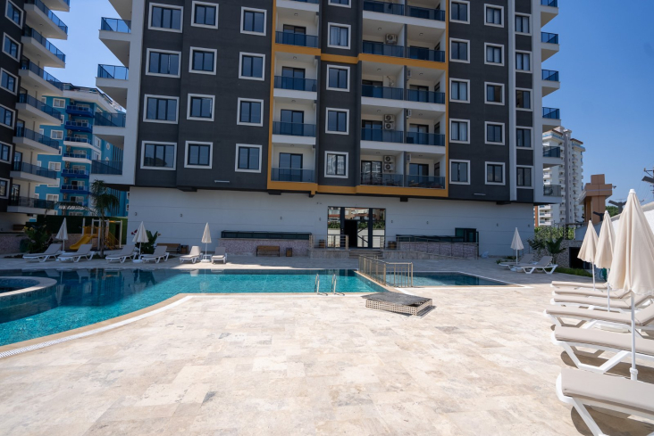 New 1+1 Apartment in Mahmutlar with Full On-Site Facilities, 600 m from the Sea