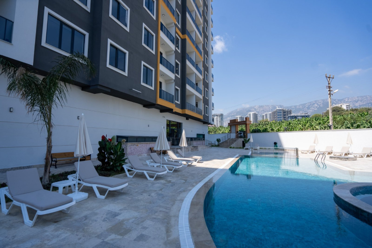 New 1+1 Apartment in Mahmutlar with Full On-Site Facilities, 600 m from the Sea