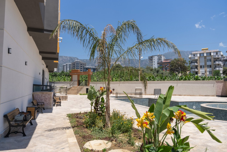 New 1+1 Apartment in Mahmutlar with Full On-Site Facilities, 600 m from the Sea