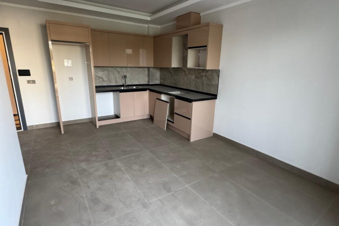 New 1+1 Apartment in Mahmutlar with Full On-Site Facilities, 600 m from the Sea