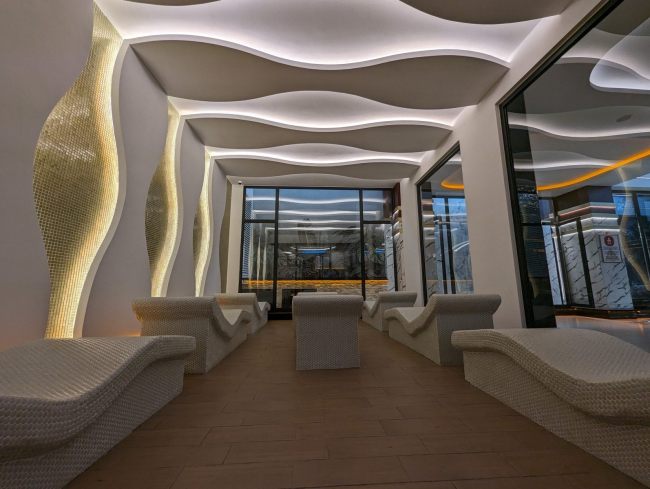 Modern 1+1 Apartment in Mahmutlar with Resort Facilities and Rental Potential