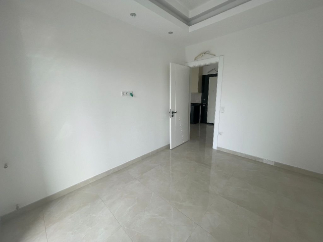 Modern 1+1 Apartment in Mahmutlar with Resort Facilities and Rental Potential